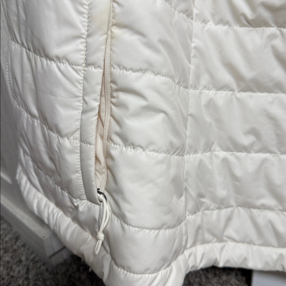 The North Face Off-White Quilted Jacket - Picture 6 of 6